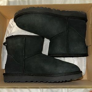 UGG Mini in Black